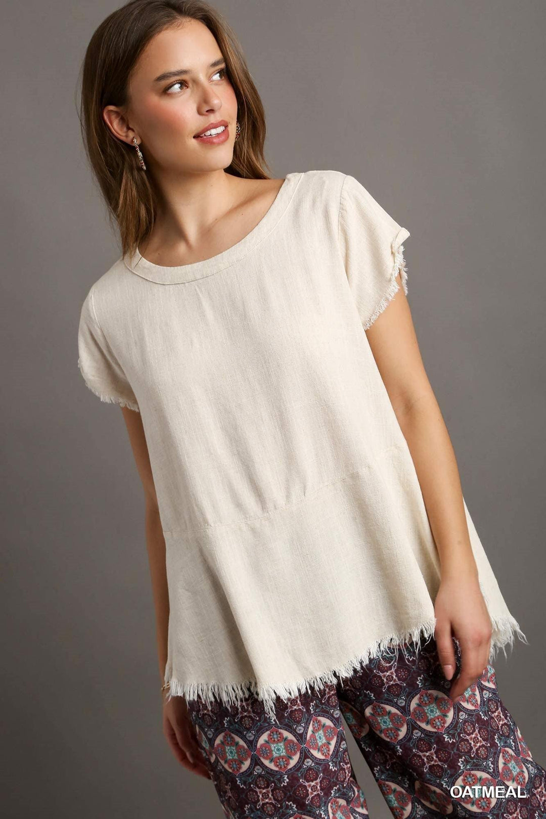 linen blend slim fit cap sleeve  cream top with middle seam