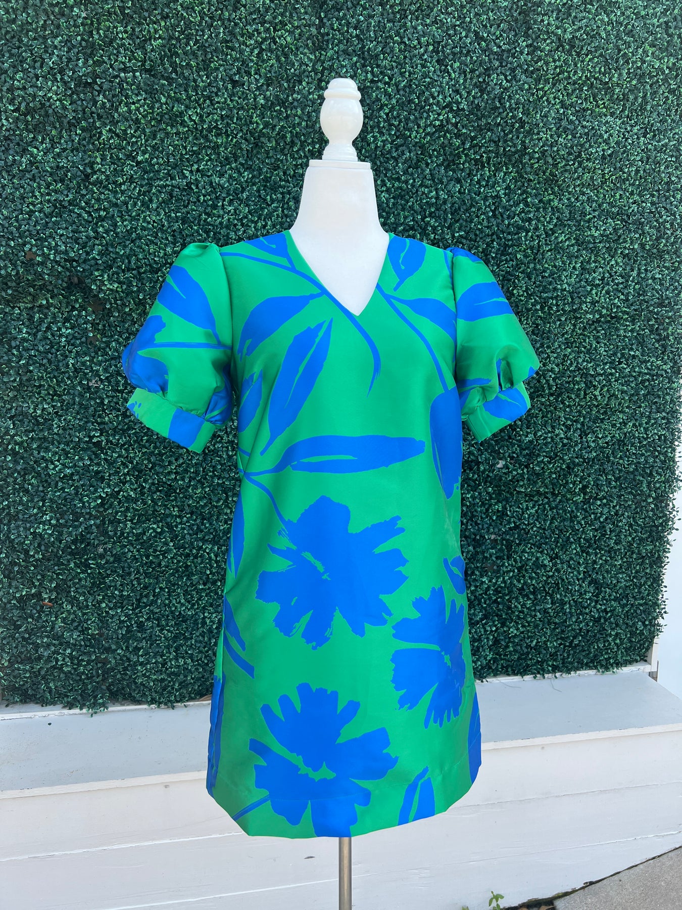 Bright Blue and Green Dress – Très Chic Boutique Bright Blue and Green Dress – Très Chic Boutique