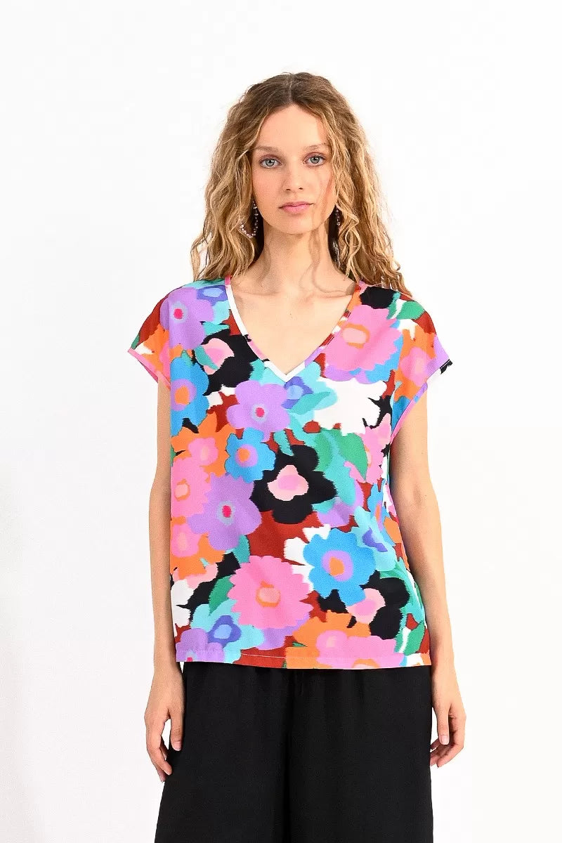 Molly Bracken tres chic inline colorful clothing boutique for women floral v neck tee