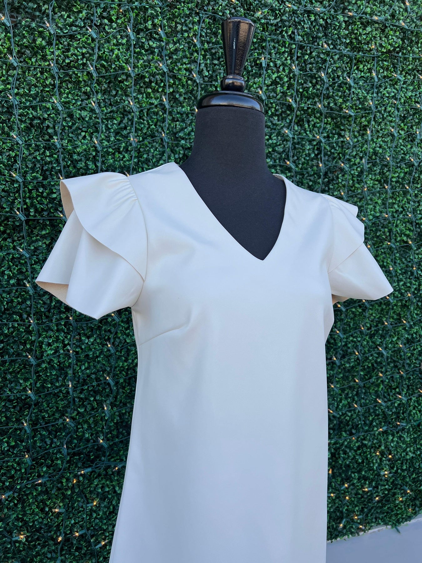 Dolce Cabo VL Embroider Flutter Sleeve Dress