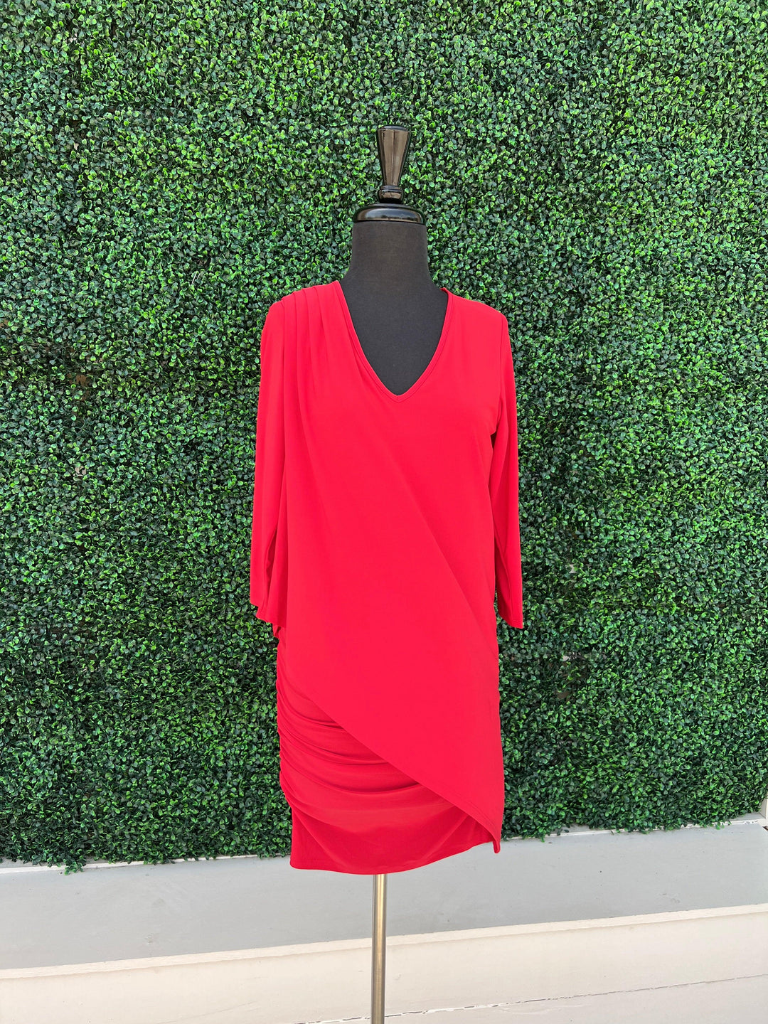flattering and stylish dresses for women over 50 tres chic houston