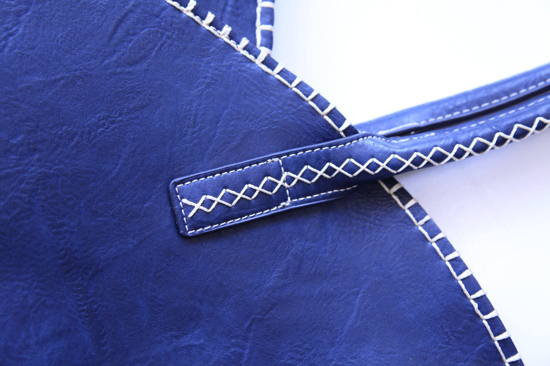 stitching on tote details