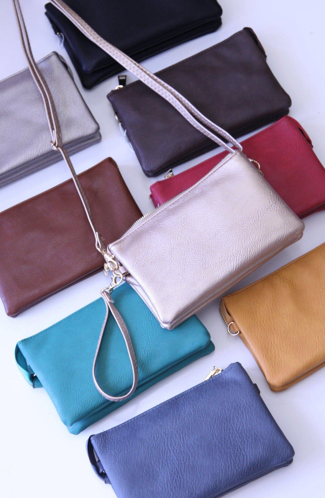 Example of the cross body and wristlet included with this versatile purse