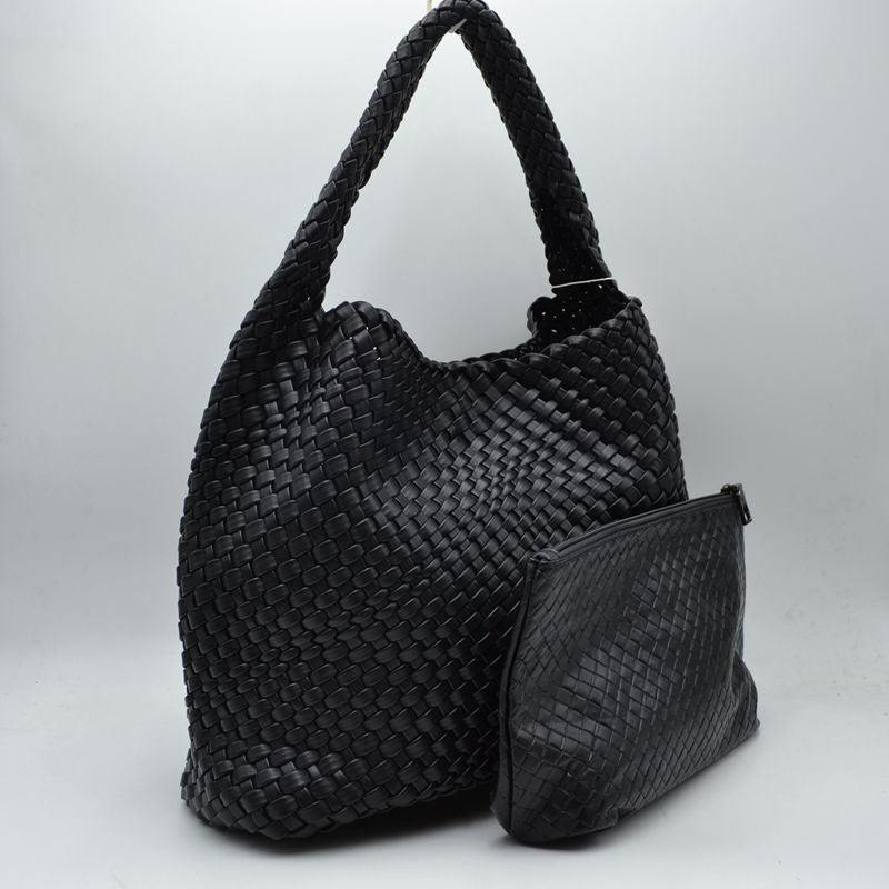 tres chic women's online boutique with large black woven tote bag