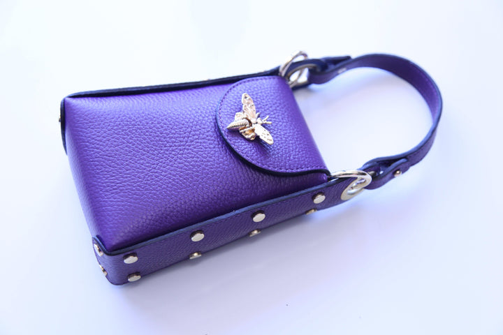 leather purse with bee clasp stinger