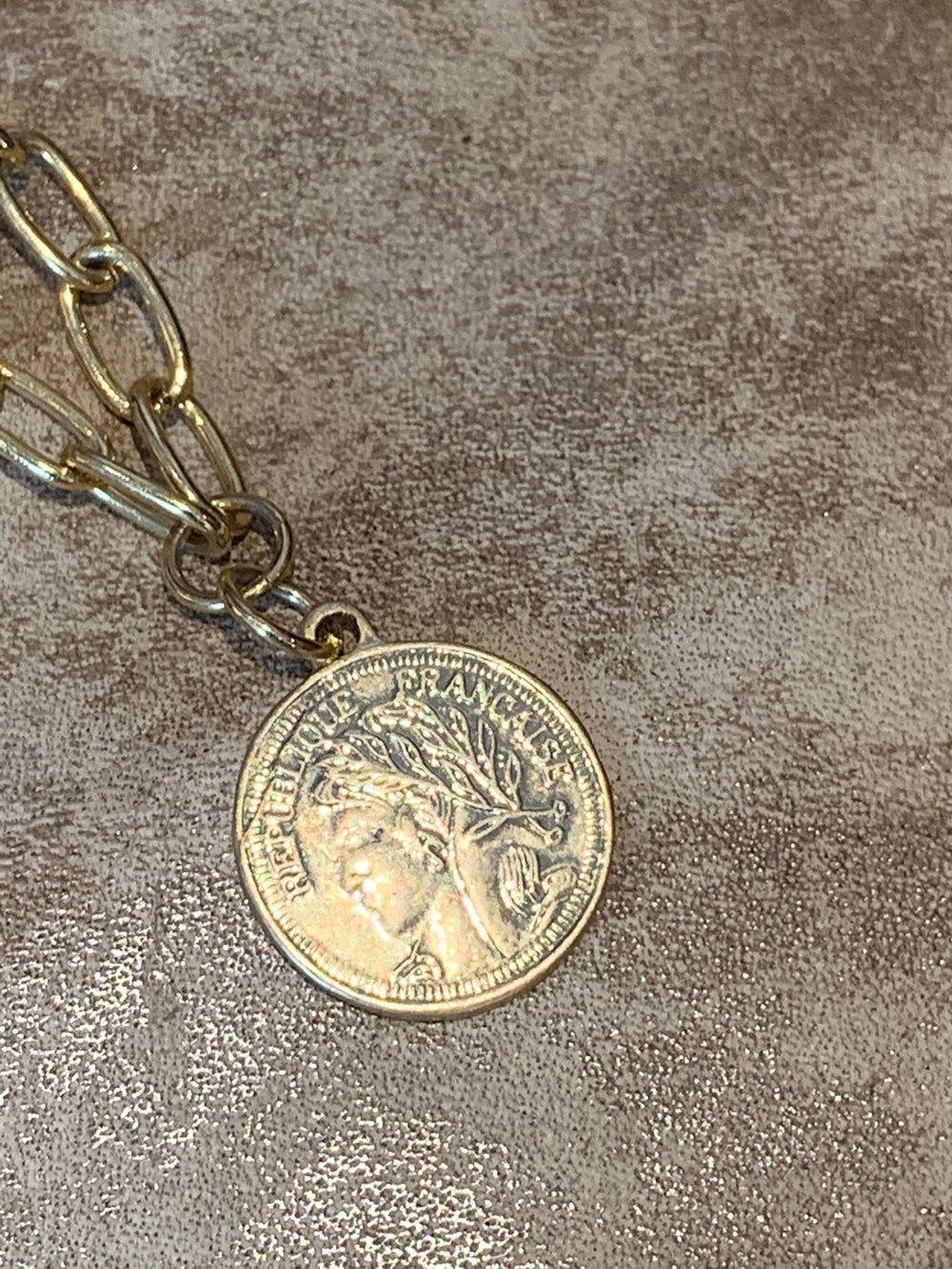 Small Coin Necklace - Très Chic