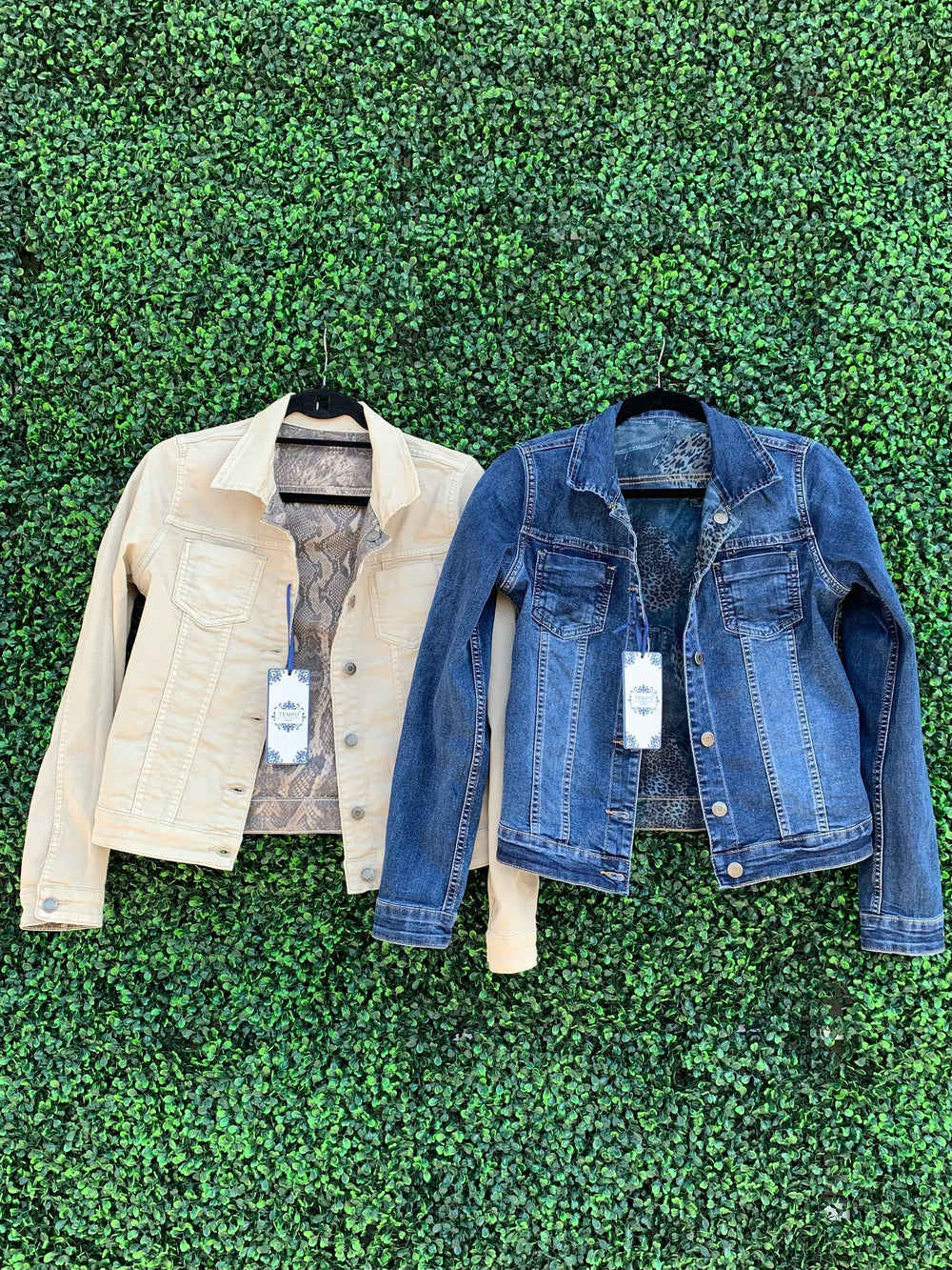 sold side of the Tres Chic denim jacket