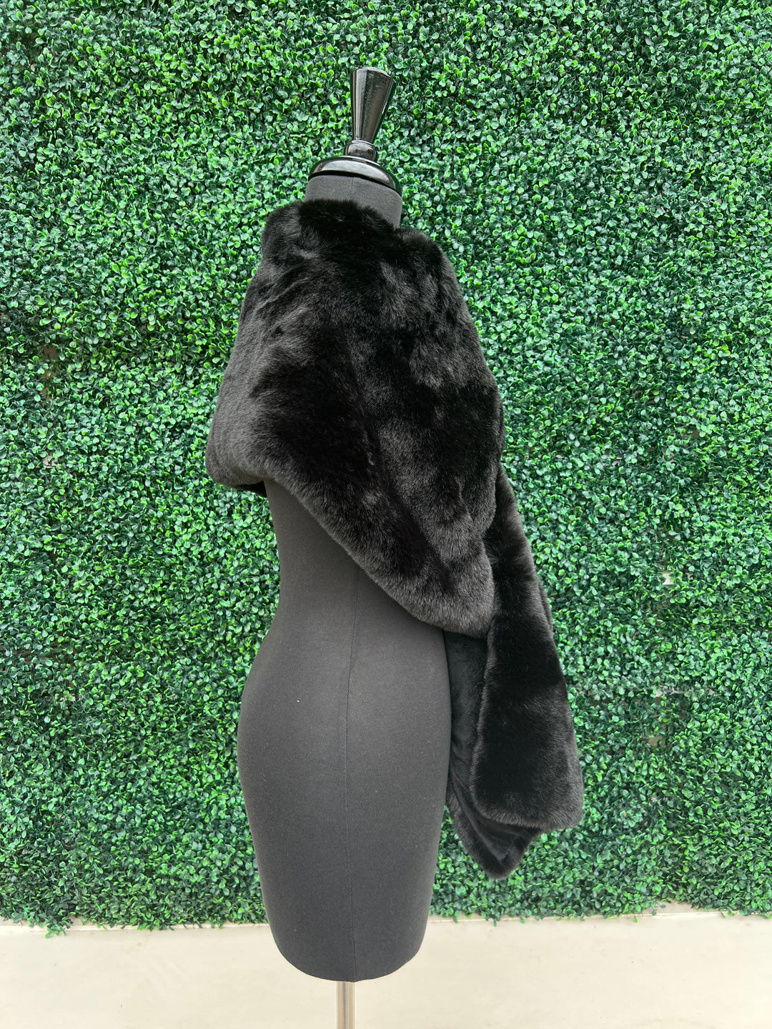 Faux Fur Pull-Through Shawl | Evening Wrap | Women's Boutique Trs Chic Boutique Faux Fur Pull-Through Shawl | Evening Wrap | Women's Boutique Trs Chic Boutique