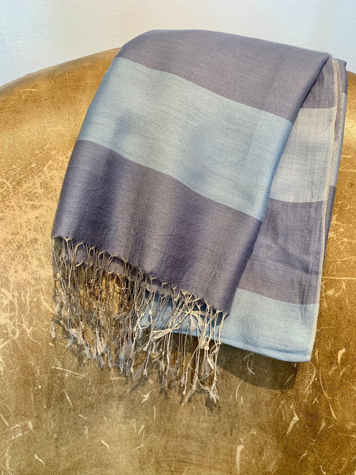 Image of the tassels on the scarf from Tres Chic
