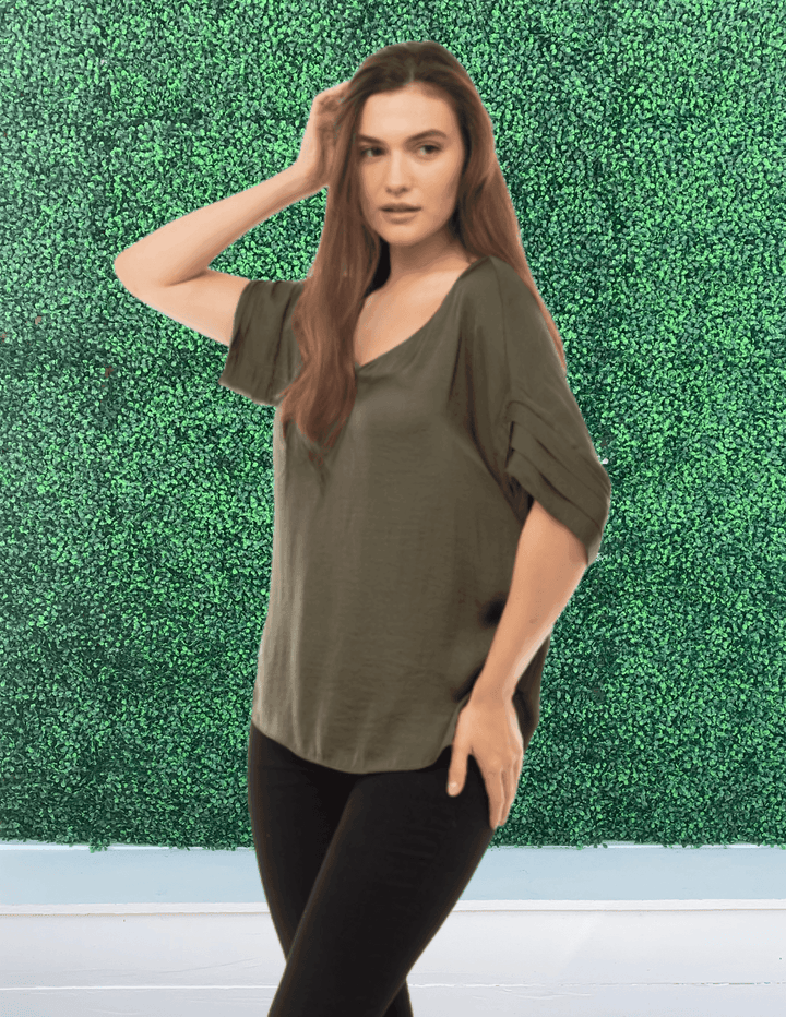 Olive interesting basic silky top- tres chic