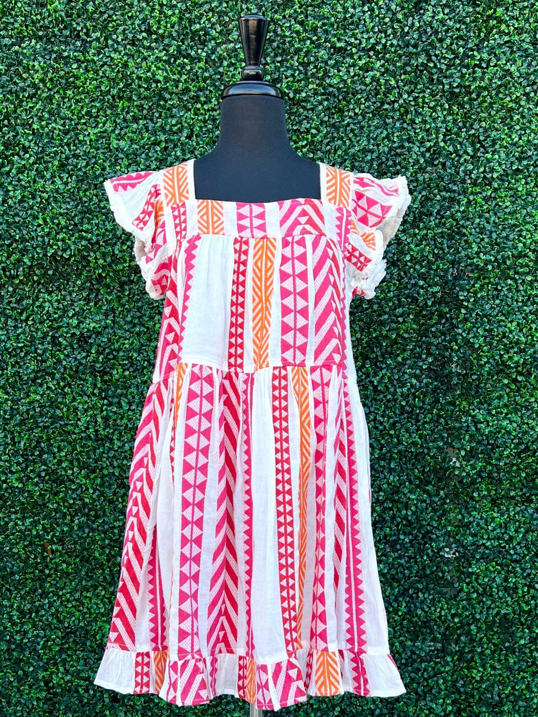 cotton throw on dress The throw-on dress made for slowing down. Florals, puff sleeves, cotton. Meet Mona. She loves to unwind